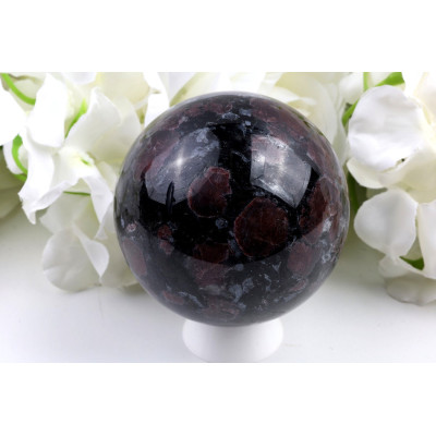 Koule Astrofylit s granátem (73 mm) | Levné Minerály