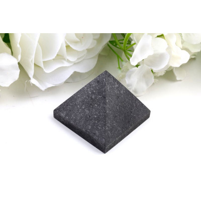 Pyramida ze šungitu neleštěná č. 707 | Levné Minerály