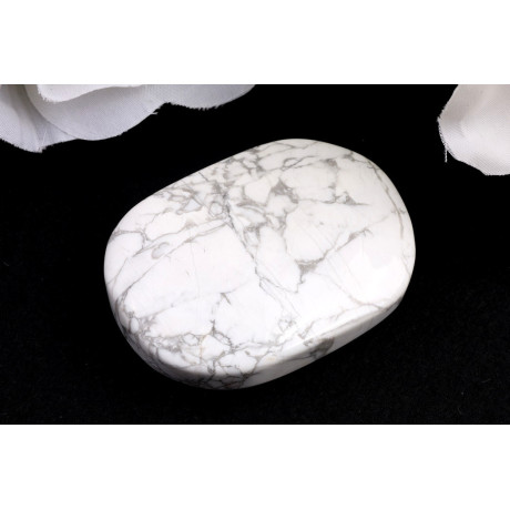 Hmatka Howlit č. 1165 (62x44x18 mm) | Levné Minerály