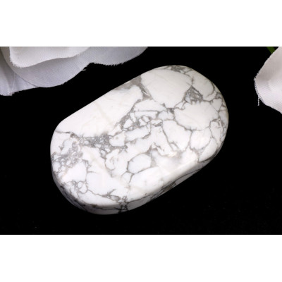 Hmatka Howlit č. 1166 (60x35x19 mm) | Levné Minerály