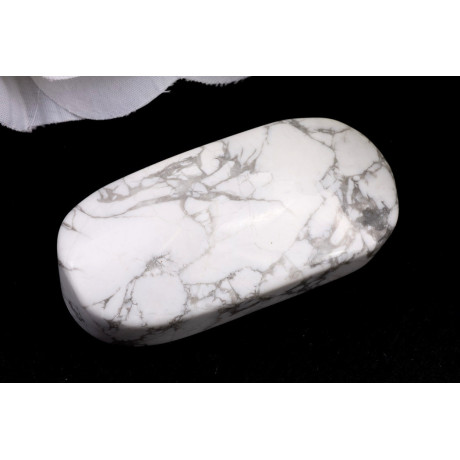 Hmatka Howlit č. 1167 (60x29x21 mm) | Levné Minerály