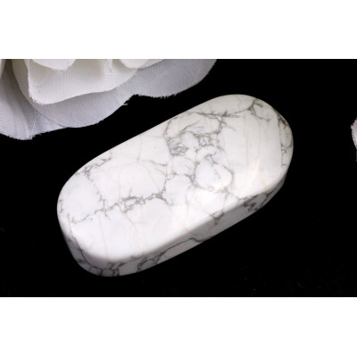 Hmatka Howlit č. 1167 (60x29x21 mm) | Levné Minerály