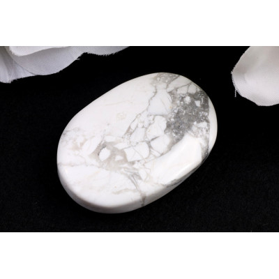 Hmatka Howlit č. 1168 (58x40x18 mm) | Levné Minerály