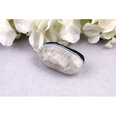 Hmatka černý sardonyx č. 200 - 62x35x25 mm | Levné Minerály