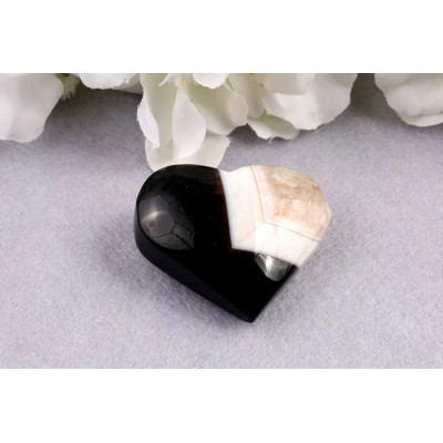 Srdce černý sardonyx 45x53x23 mm - ochranný kámen