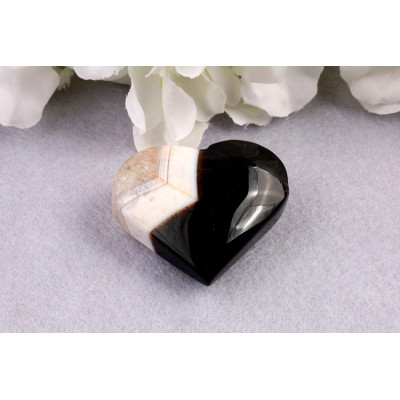 Srdce černý sardonyx 45x53x23 mm - ochranný kámen