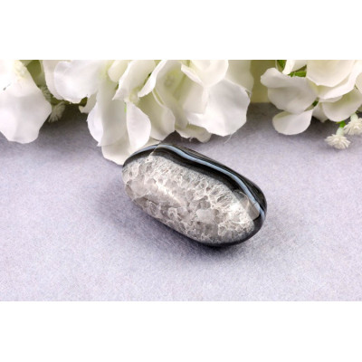 Hmatka černý sardonyx 62mm - brazilský minerál lesk